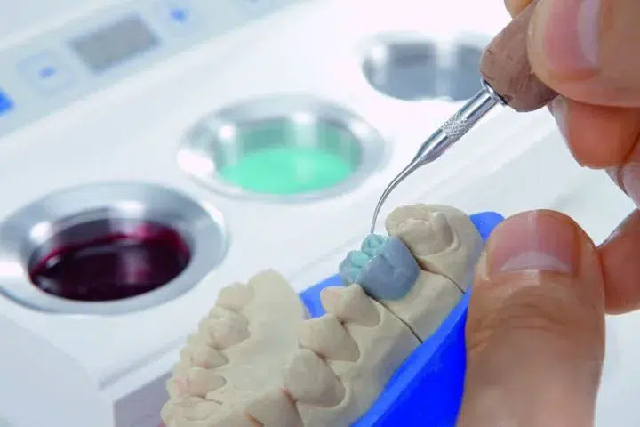 Ceras Dentales: Tipos y Aplicaciones en Técnicas de Laboratorio