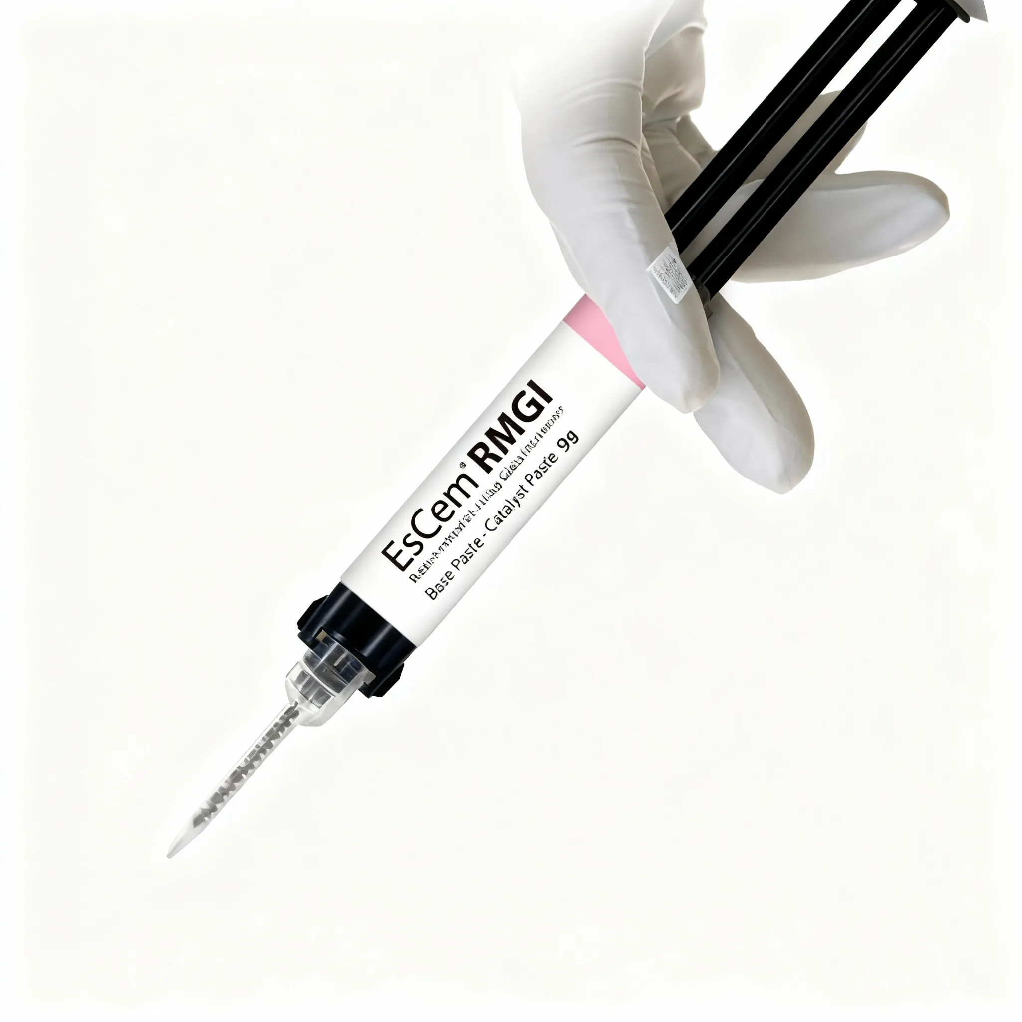 EsCem RMGI – Cemento Resina Modificado con Ionomero de Vidrio EsCem RMGI es un cemento dual a base de ionómero de vidrio modificado con resina diseñado para ofrecer una adhesión confiable, resistencia superior y liberación continua de flúor. Su fórmula avanzada de no necesita de grabado ni de sistemas adhesivos y garantiza una manipulación sencilla, excelente fluidez y un desempeño clínico estable incluso en ambientes húmedos. Ideal para cementaciones definitivas en procedimientos restaurativos y prostodónticos, brindando una fijación duradera y biocompatible.